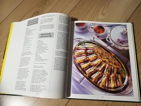 Kniha bufetové stoly, 