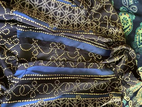 Šaty na gombíky, s