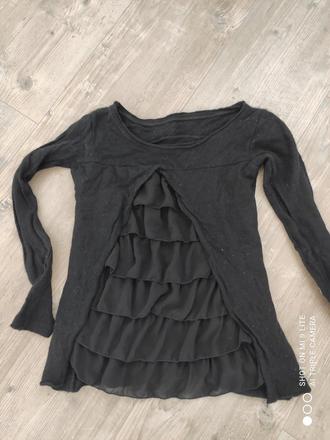 Cierny pulovrik s volanikmi, s