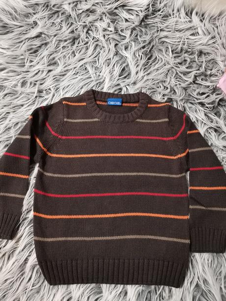 Teplý pasikavý pulover, cherokee,98