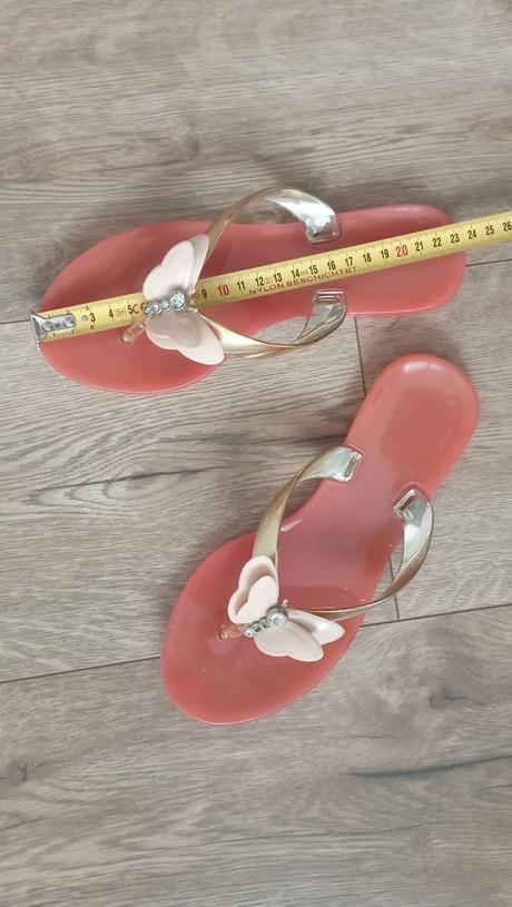 Žabky s motýlikmi, 36