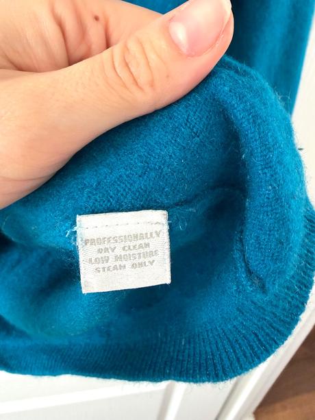 Tyrkysovo modrý kašmírový sveter, s