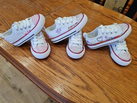 Dievcenske tenisky, 24