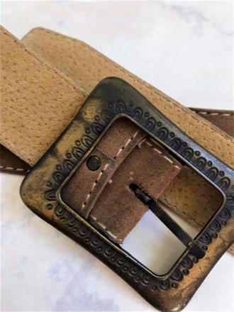 Opasok s patinovanou sponou,