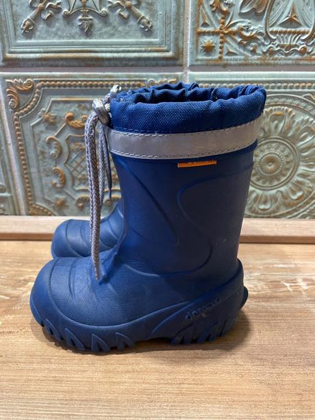 Demar gumáky, demar,24