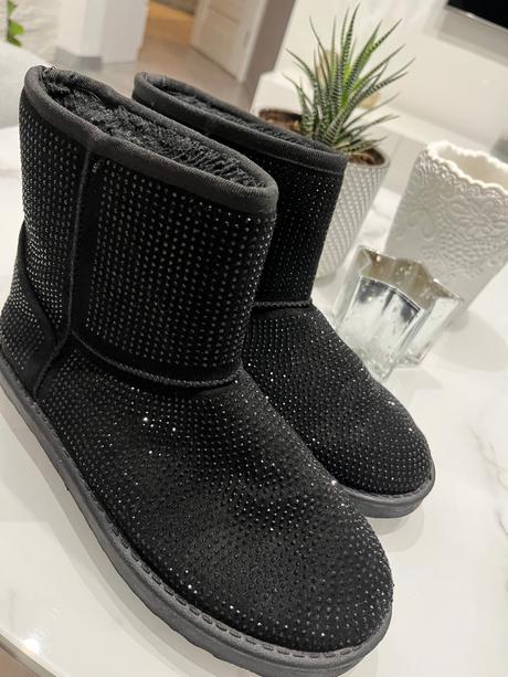 Damske snehule s kamienkami, 37