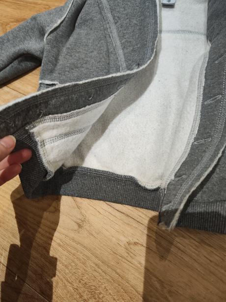 Štýlová bundička s neukončenými detailami, 98