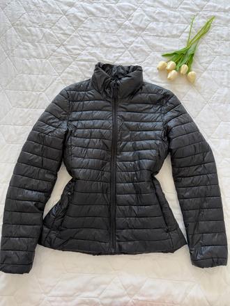 Štýlová čierna prešívaná bunda, esmara,m