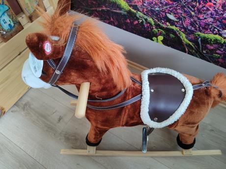 Hojdací kôň interaktívny, 