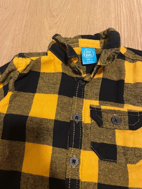 Kockovaná košeľa, 104