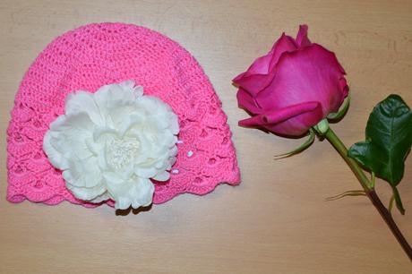 Háčkovaná čiapočka s kvetom, <50 - 158