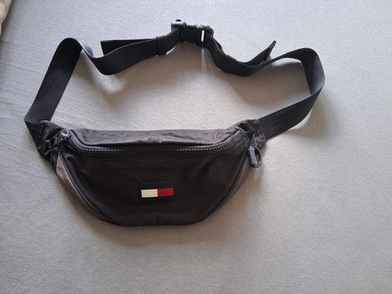 Veľká ľadvinka taška crossbody tommy hilfiger, tommy hilfiger