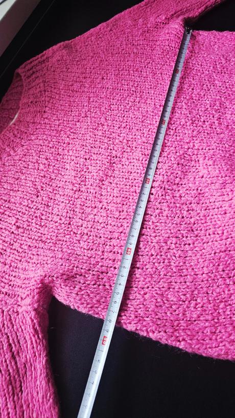 Pletený sveter široký krátky, s