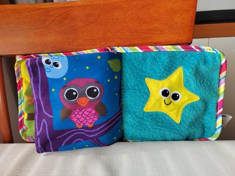 Šuštiaca knižka na zavesenie - lamaze, 