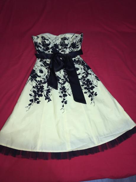 Spolocenske saty, 36