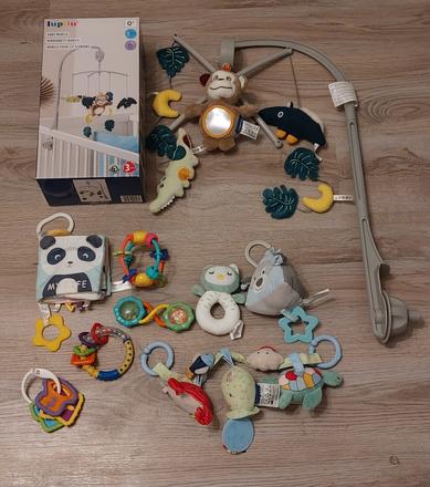 Kolotoc na postielku a hracky pre babatko,
