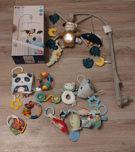 Kolotoc na postielku a hracky pre babatko, 