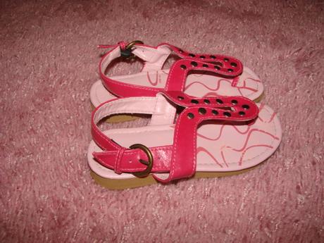 Úžasné sandálky, 25