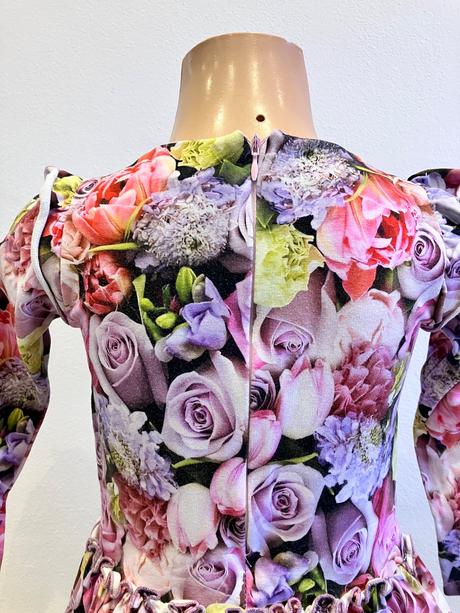 Dievčenské kvetované šaty, 116