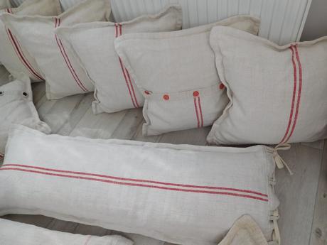 Vankúše menšie , vačšie, podlhovasté,, 