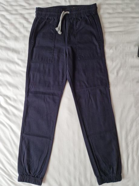 25ša_nohavice s kapsami, h&m,140