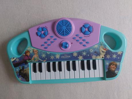 Detsky klavit anna a elsa v top stave,