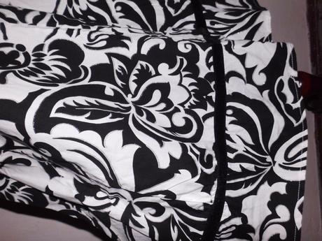 Bielo čierne šaty, 38