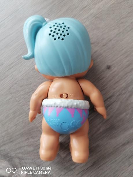 Bábika coco -chodi a hovorí, 