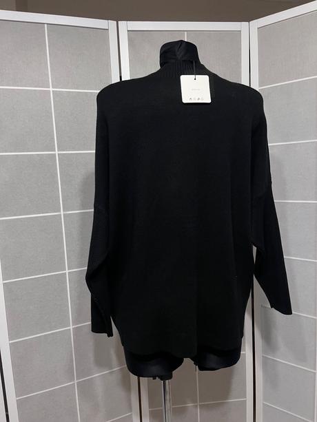 Dámsky oversize čierny sveter,