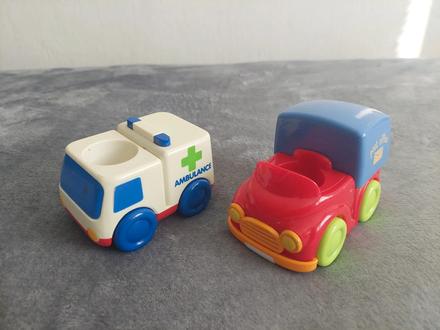 2ks plastové autíčka - ambulance + post office, 