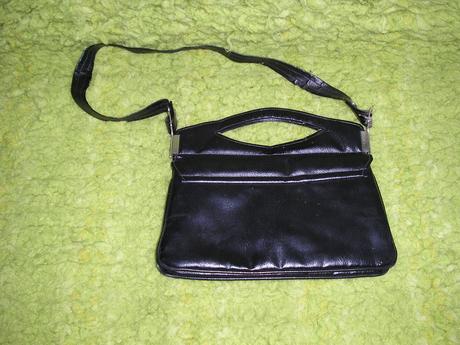 323. čierna kabelka,