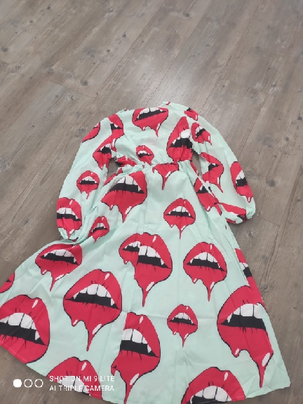 Saty lips,