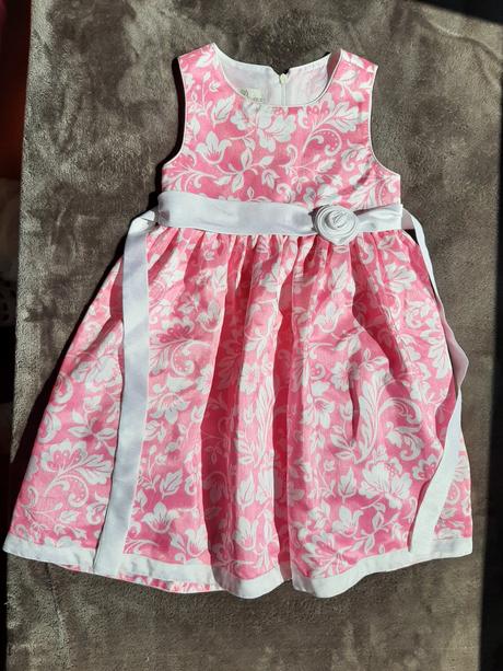 Top stav, krásne šaty 104, 104