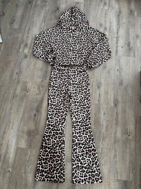 Velúrova súprava, lindex,152