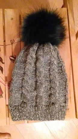 Pletená čiapka s kožušinkovým brmbolcom, 