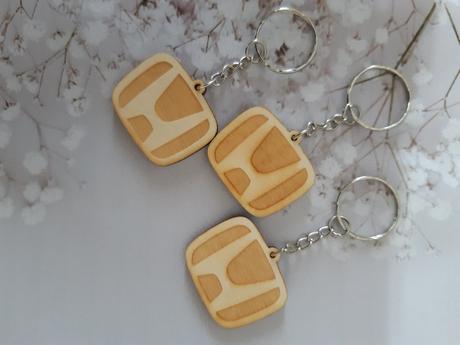 Klucenky loga aut skladom,