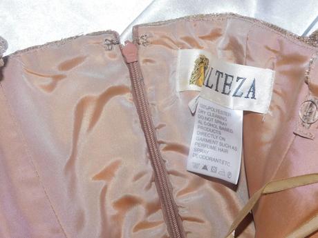 Kvalitne slavnostne saty, 38