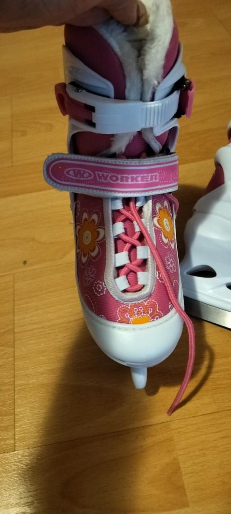 Dievčenské ľadové korčule, 31