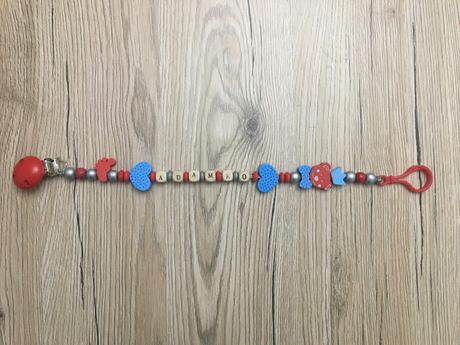 Retiazka na cumlík s menom adamko,