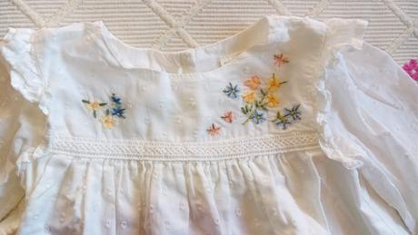 Krásna vyšívaná dievčenská súprava, next,86