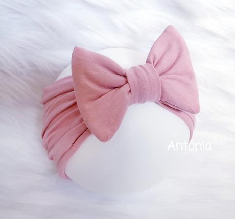 Široka čelenka a maxi mašla,