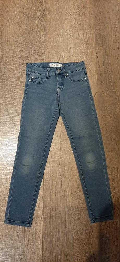 Dievcenske rifle, znackove, eu 122-128, 122