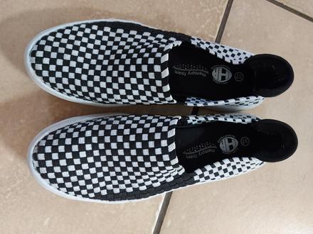 Dievcenske tenisky, 37