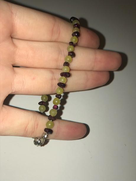 Krásny kamienkový náramok - prírodný,