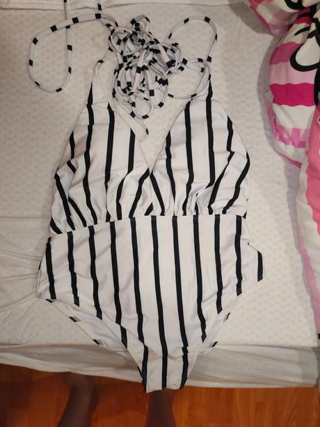 Pásikavé plavky, l