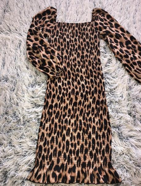 Šaty so zvieracím vzorom, s