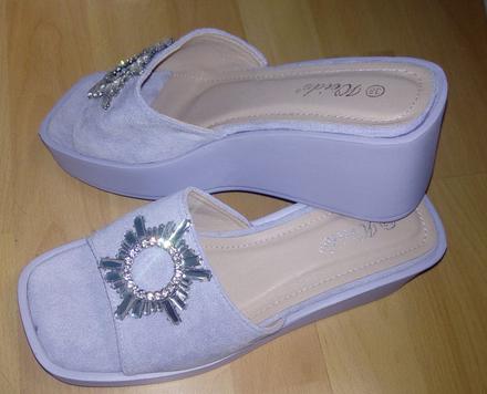 Fialové šľapky, 38