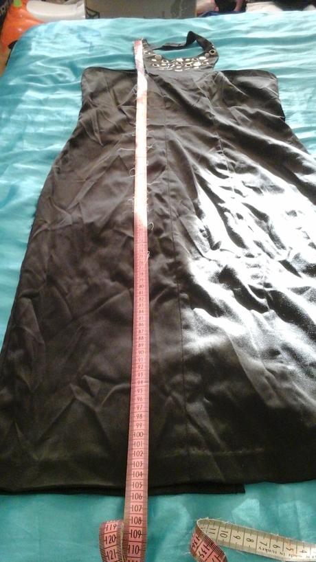 Cierne saty s vybijanym dekoltom nenosene, gate,36