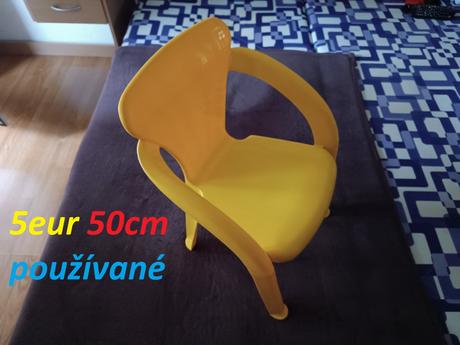 Lopatky, stolička, vedierko,