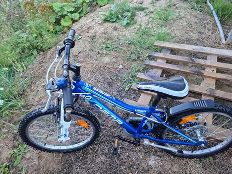 Modrý bicykel mtb junior vega, 20